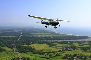 AAA Training Flight at Iba Pesawat latihan AAA dalam penerbangan solo di Iba, Filipina